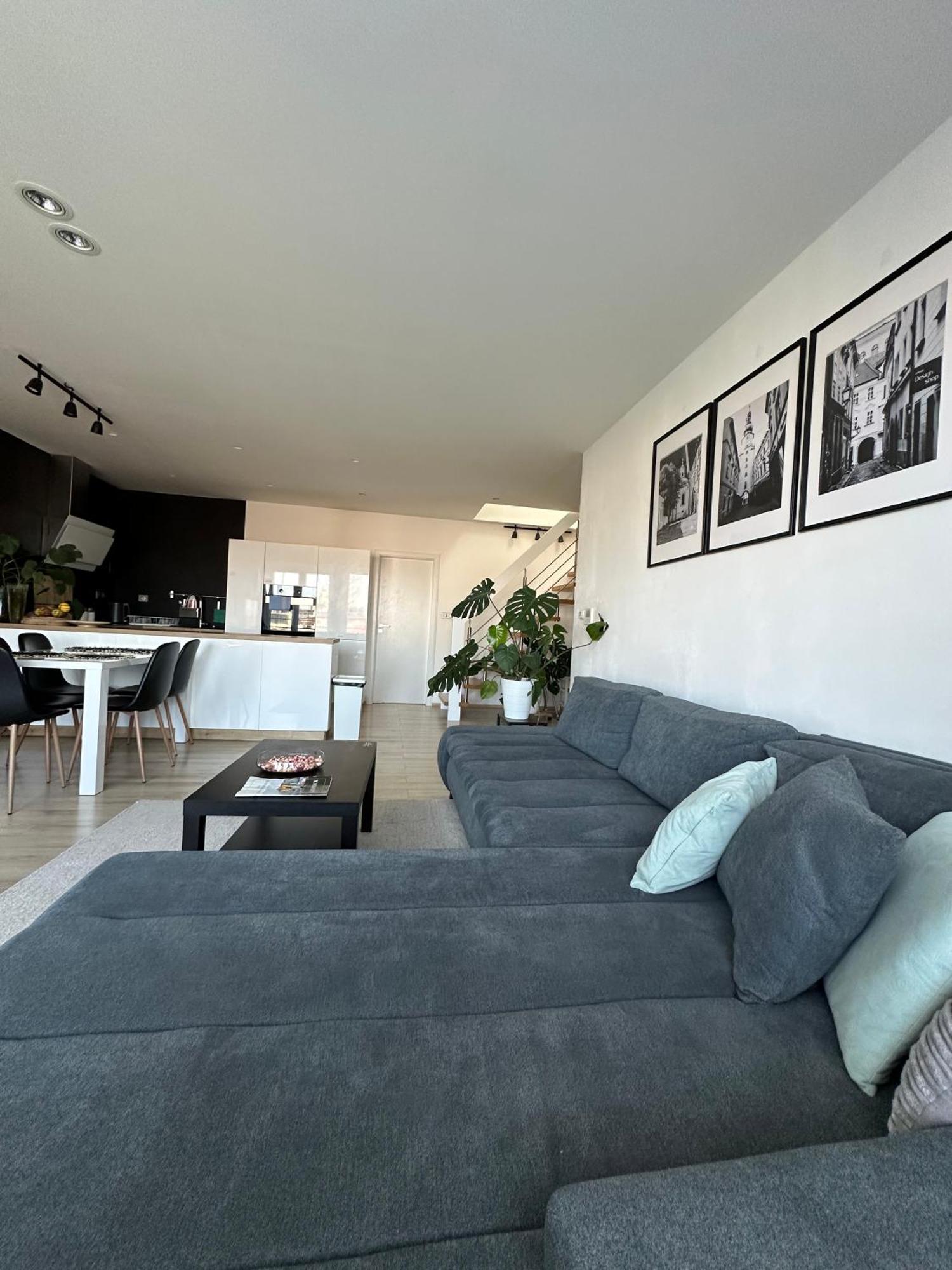 Apartamento Urban Zenhouse No.2 - Breakfast Included Bratislava Exterior foto