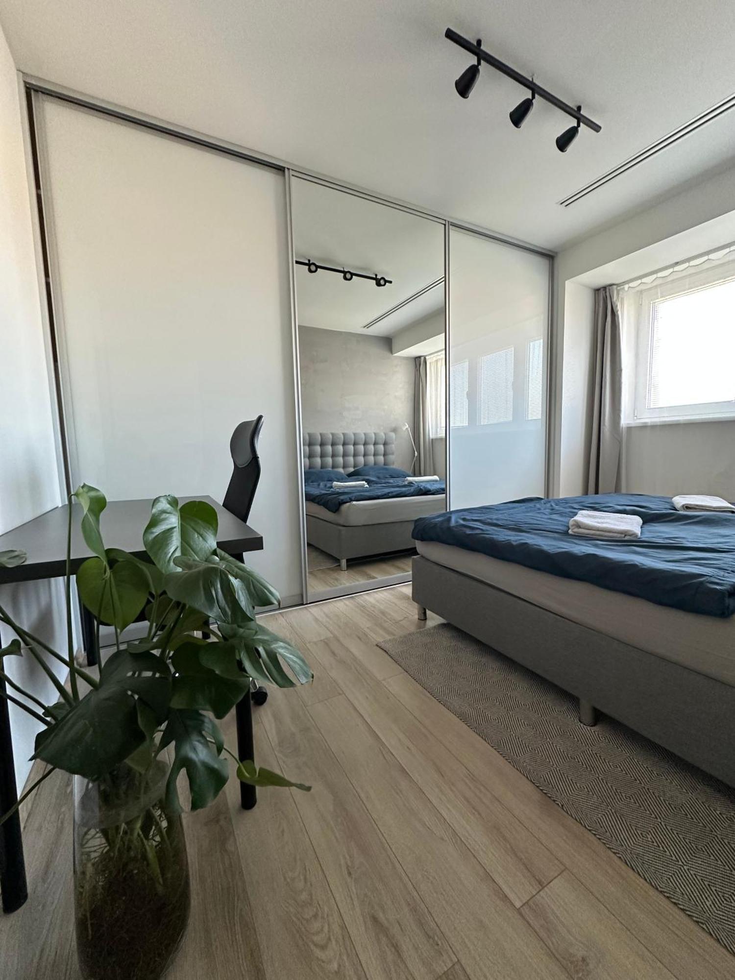 Apartamento Urban Zenhouse No.2 - Breakfast Included Bratislava Exterior foto